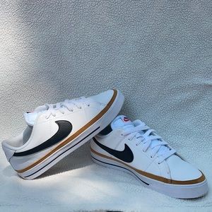 White/black Wmns Nike Court Legacy 8.5